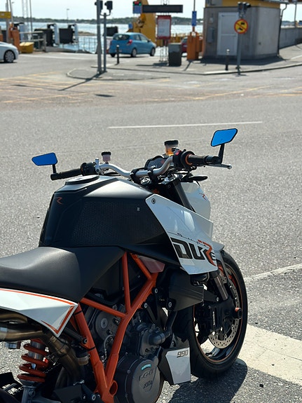 KTM 990 SUPERDUKE R 6 of 10