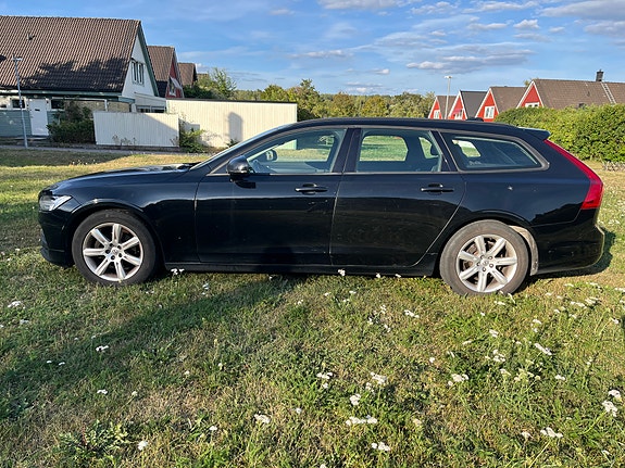 Volvo V90 2 of 7