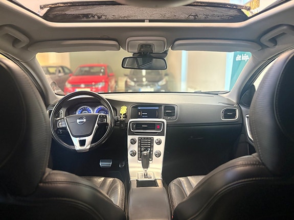 Volvo V60 13 of 25