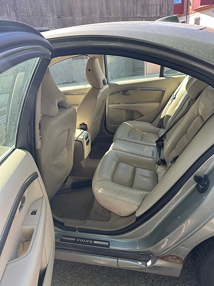 Volvo S80 3 of 5