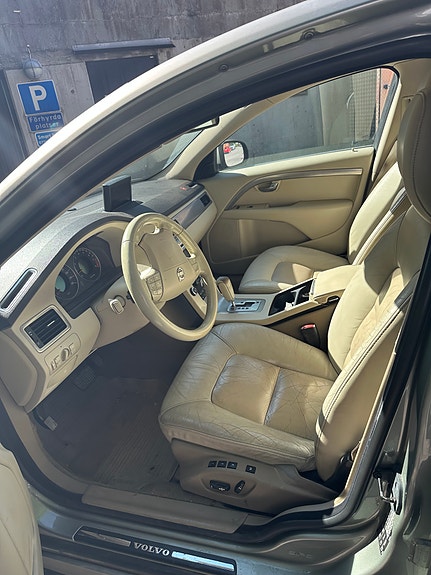 Volvo S80 2 of 5