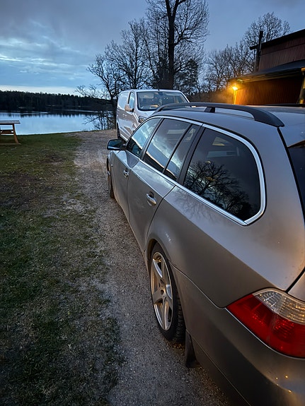 BMW 525d 2 of 5