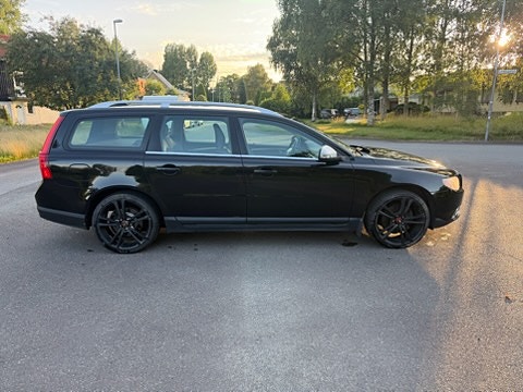 Volvo V70 2 of 9
