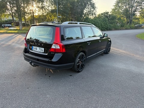 Volvo V70 3 of 9