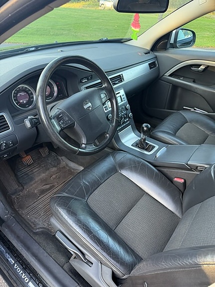 Volvo V70 8 of 9