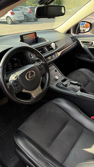 Lexus CT200h 5 of 13