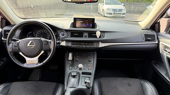 Lexus CT200h 6 of 13