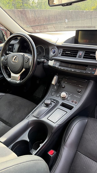Lexus CT200h 8 of 13