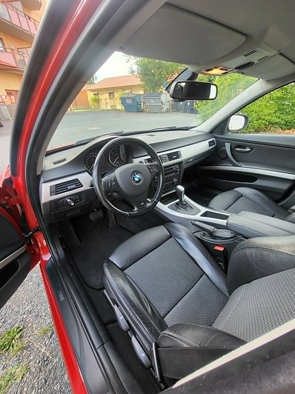 BMW 320d 2 of 2