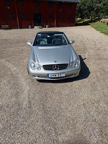 Mercedes-Benz CLK320 2 of 6