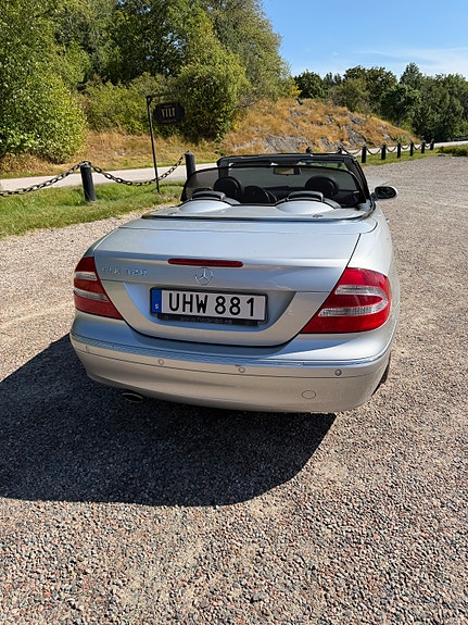 Mercedes-Benz CLK320 4 of 6