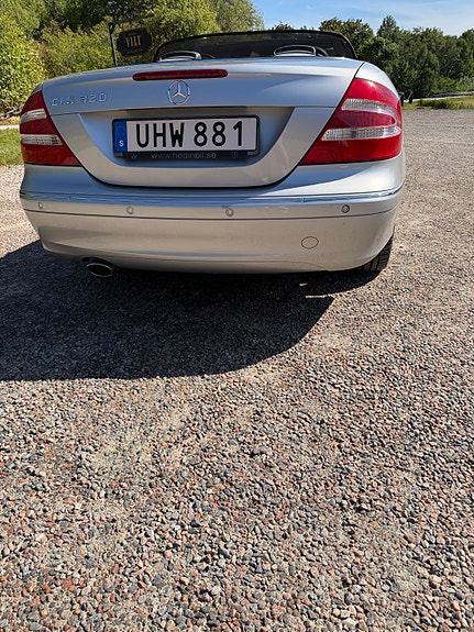 Mercedes-Benz CLK320 3 of 6