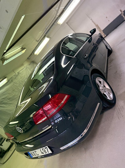 Volkswagen Passat 9 of 12