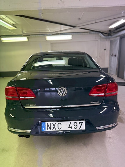 Volkswagen Passat 2 of 12
