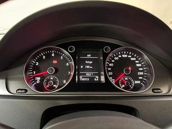 Volkswagen Passat 6 of 12