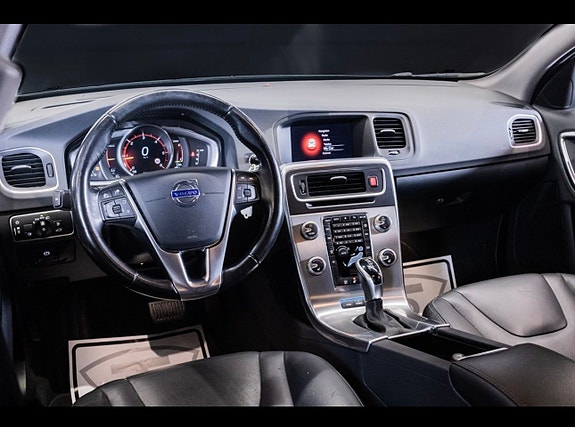Volvo V60 5 of 15