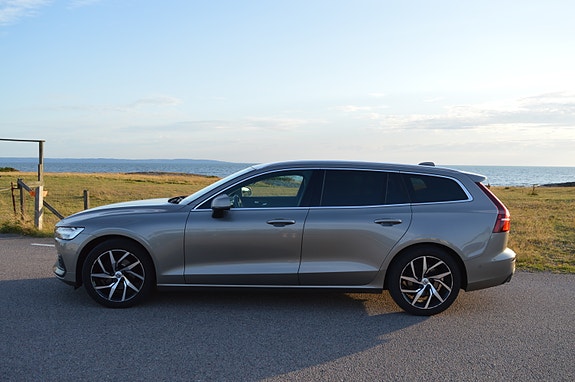 Volvo V60 2 of 11
