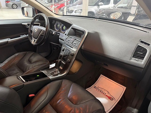Volvo XC60 7 of 9