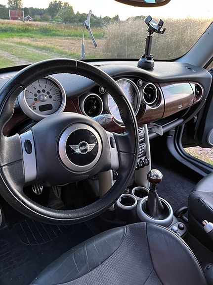 MINI Cooper S 3 of 8