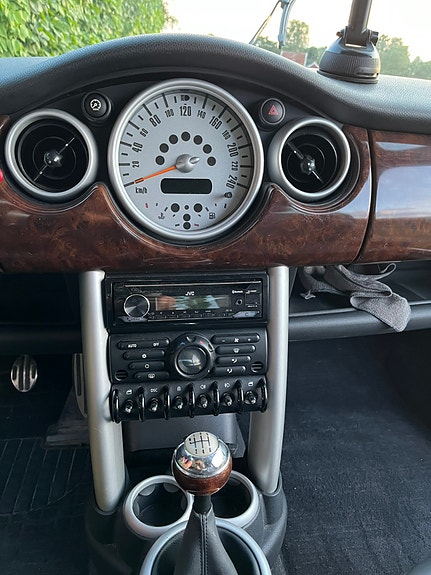 MINI Cooper S 4 of 8