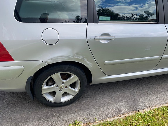 Peugeot 307 SW 3 of 3