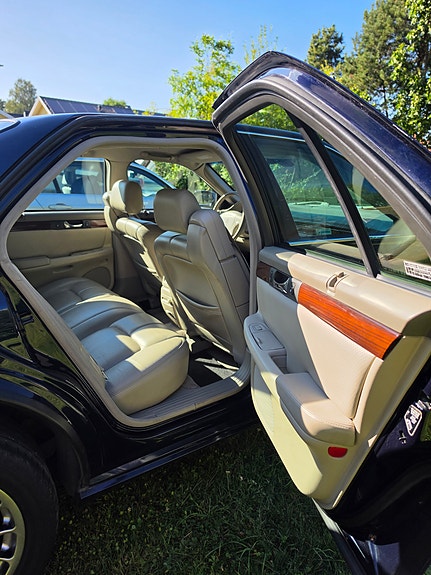 Cadillac Seville STS 10 of 19