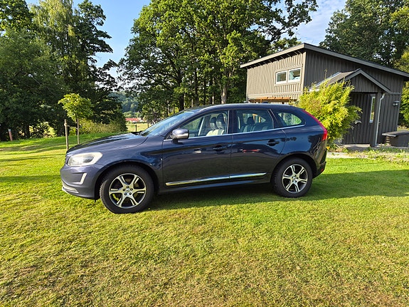 Volvo XC60 2 of 6