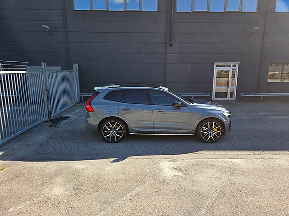 Volvo XC60 2 of 8