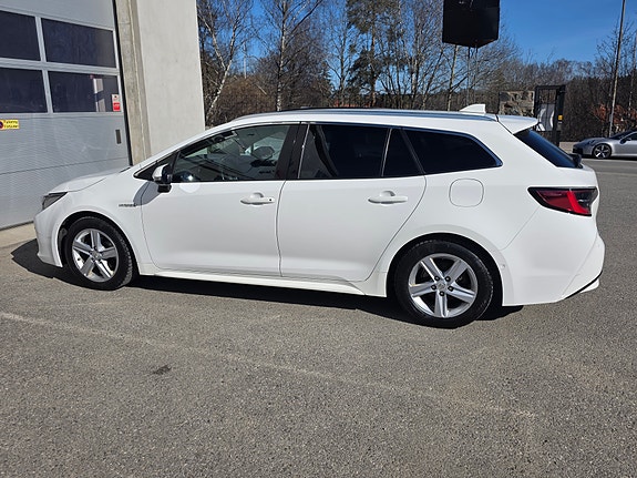 Toyota Corolla 4 of 5