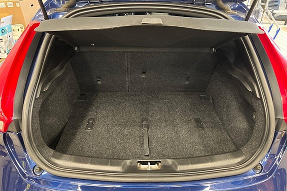 Volvo V40 21 of 27