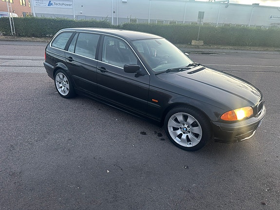 BMW 320i 6 of 9