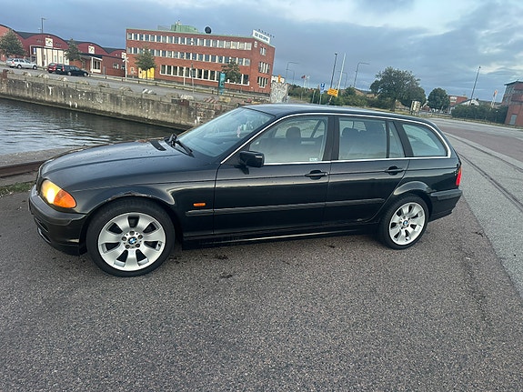 BMW 320i 7 of 9