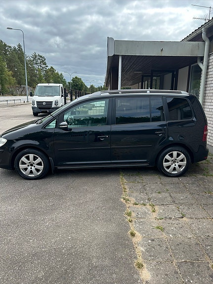 Volkswagen Touran 4 of 12