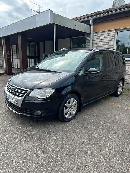 Volkswagen Touran 3 of 12
