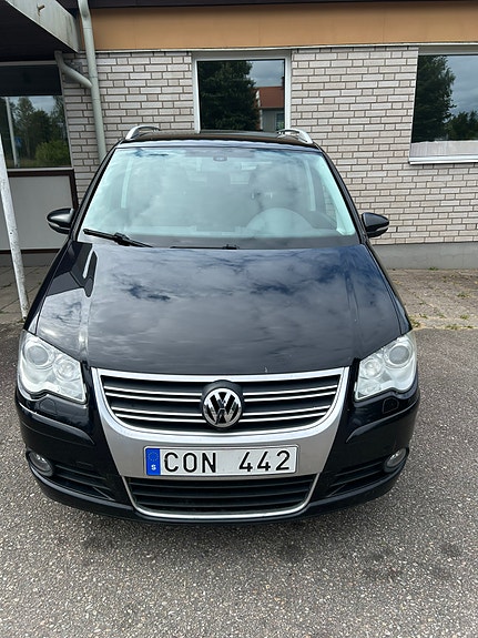 Volkswagen Touran 2 of 12
