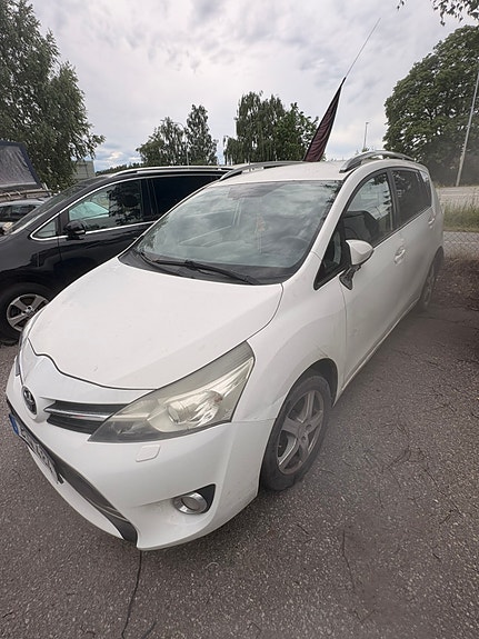 Toyota Verso 3 of 3