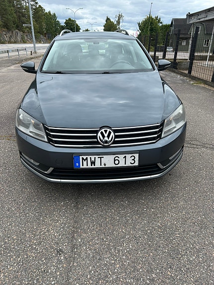 Volkswagen Passat 2 of 9