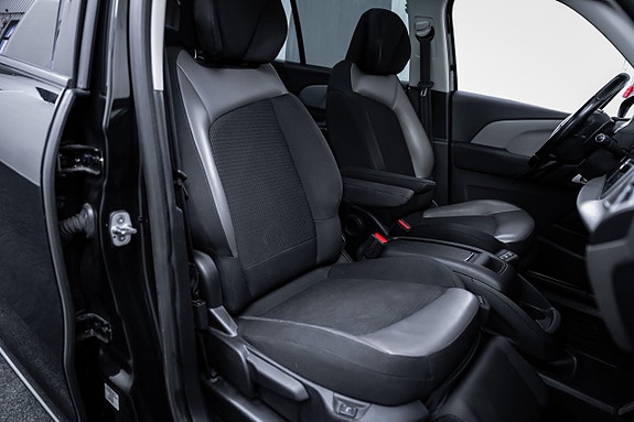 Citroen Grand C4 Picasso 26 of 28