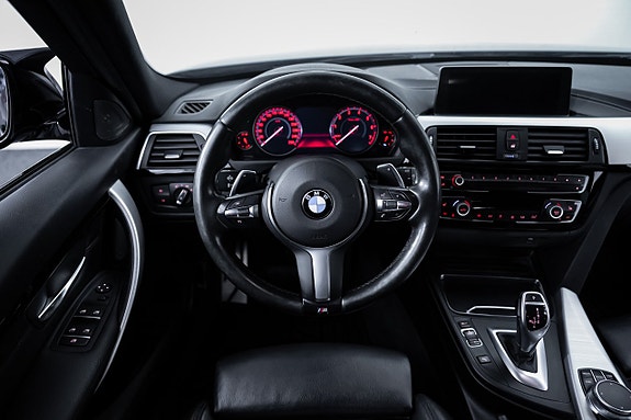 BMW 330i 19 of 27