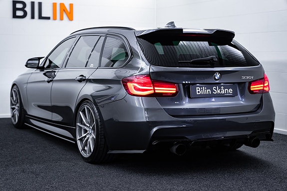 BMW 330i 9 of 27