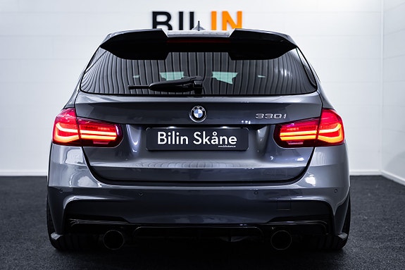 BMW 330i 12 of 27