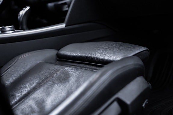 BMW 330i 27 of 27