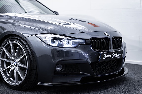 BMW 330i 3 of 27