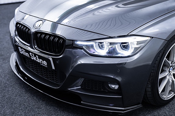 BMW 330i 6 of 27