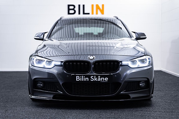 BMW 330i 4 of 27