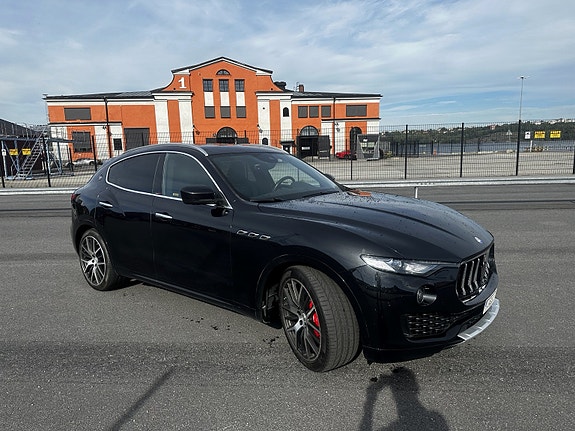 Maserati Levante 3 of 16