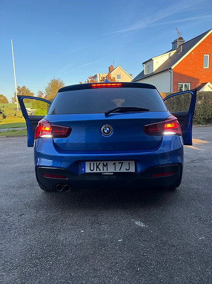 BMW 120i 4 of 8