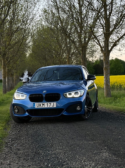 BMW 120i 2 of 8