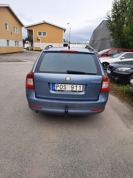 Skoda Octavia 2 of 3