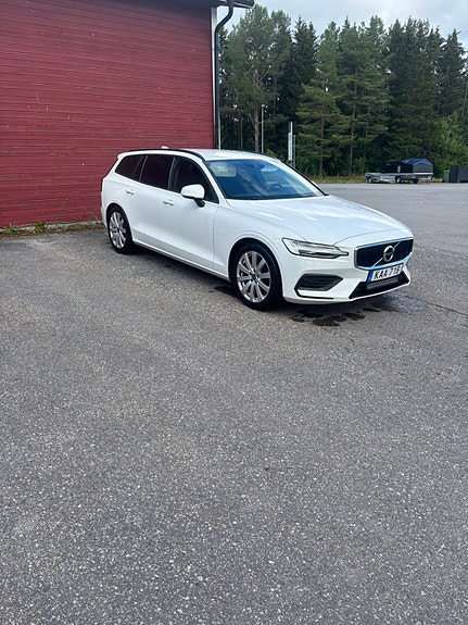 Volvo V60 2 of 5